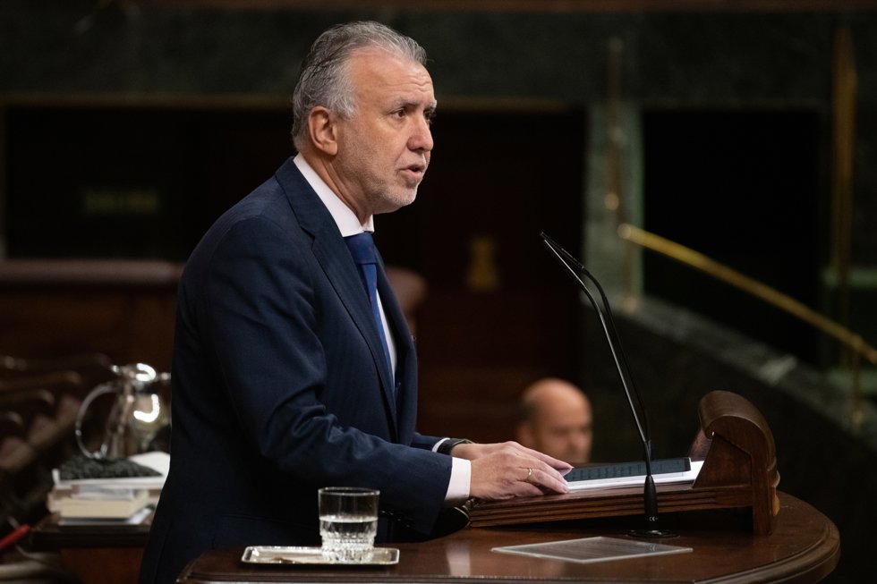 El  ministro de Política Territorial y Memoria Democrática, Ángel Víctor Torres, durante una sesión plenaria en el Congreso, a 11 de diciembre de 2025, en Madrid (España).