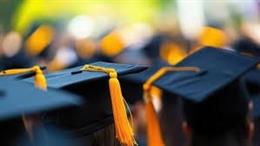 Birrete de graduado, foto de archivo.