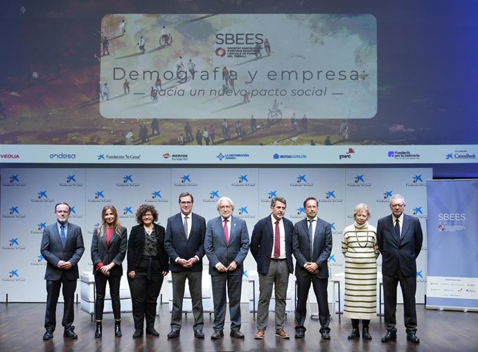 Participantes en el debate de la SBEES de Foment.