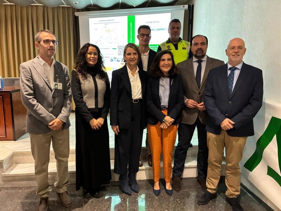 La Junta y la DGT firman un Protocolo de colaboración para mejorar la seguridad vial laboral en Andalucía.