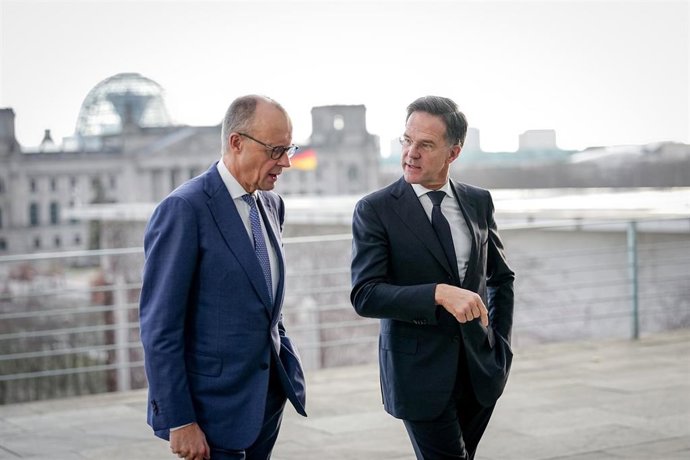 El secretario general de la OTAN, Mark Rutte, en su visita a Berlín para reunirse con el canciller alemán, Friedrich Merz.