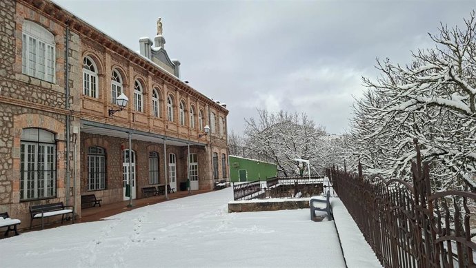 Refugio de montaña en imagen de archivo
