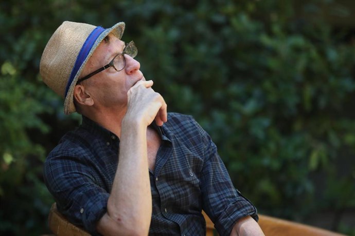 Archivo - El bailarín, coreógrafo y director artístico del Ballet Mikhailovsky, de San Petersburgo, Nacho Duato, posa durante una entrevista para Europa Press en la sede de la SGAE, Madrid (España), a 2020.