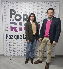 La secretaria general de Por La Rioja, Sonsoles Soriano, y el portavoz, Miguel Gómez Ijaba