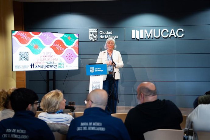 La concejala delegada del distrito Cruz del Humilladero, Teresa Porras, informa de actividades navideñas.