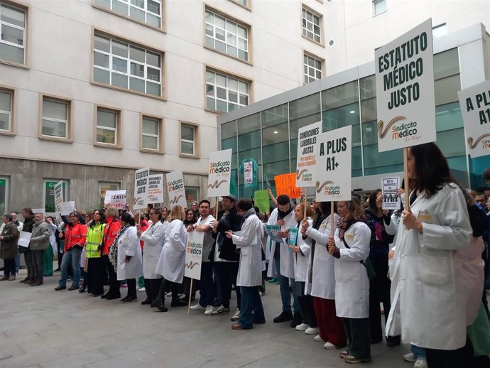 Los médicos riojanos salen a la calle por "hartazgo y justicia": "No queremos que las generaciones futuras vivan igual"