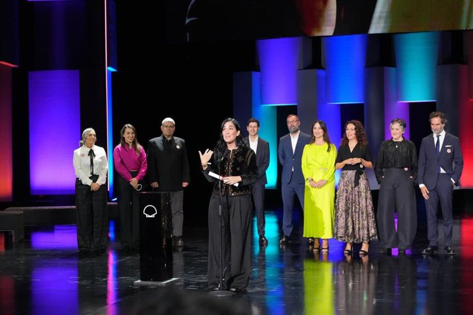 Archivo - La directora Alauda Ruiz de Azúa durante la gala de clausura del 73 Festival de San Sebastián,