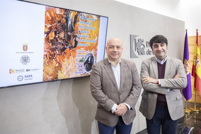 El delegado de Cultura de la Diputación de Córdoba, Gabriel Duque (izda.), en la presentación del certamen.