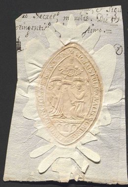 Uno de los documentos que se exponen en la sala Pintores 10 de la Diputación de Cáceres