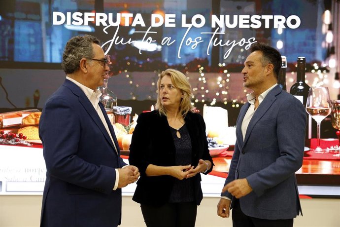 La consejera de Desarrollo Rural, Ganadería, Pesca y Alimentación, María Jesús Susinos, presenta en rueda de prensa, la campaña navideña de promoción de productos agroalimentarios ‘Cantabria Sabe a Norte’