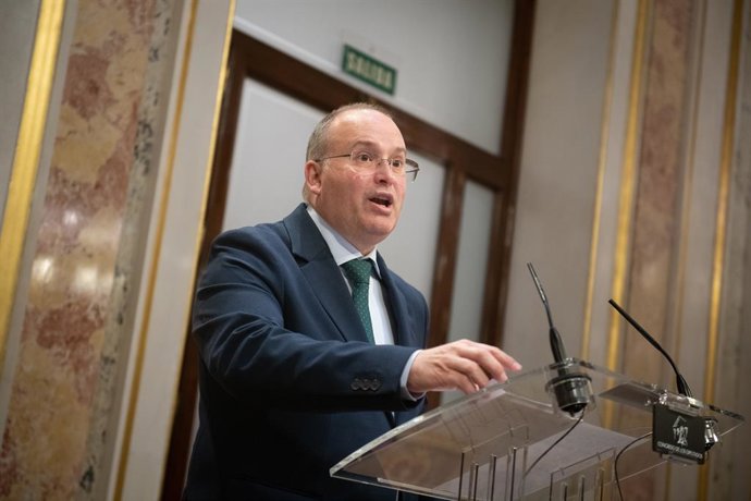 El secretario general del PP, Miguel Tellado, durante una sesión plenaria en el Congreso, a 11 de diciembre de 2025, en Madrid (España). El Congreso debatirá y votará este jueves el decreto de medidas complementarias para La Palma tras la erupción del vol
