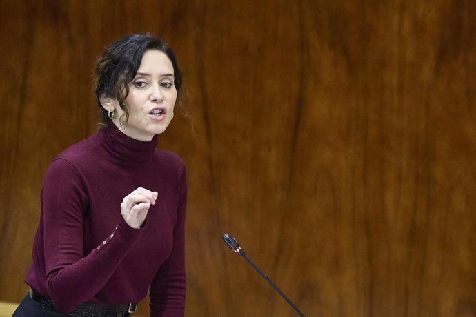 La presidenta de la Comunidad de Madrid, Isabel Díaz Ayuso, interviene durante un pleno de la Asamblea de Madrid, a 20 de noviembre de 2025, en Madrid (España)