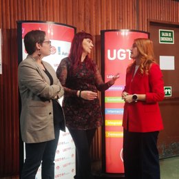 Vanesa Fernández García, directora General de Igualdad del Principado de Asturias; Evelyn Cosío Fernández, secretaria de Igualdad de UGT Asturias y Medea Gracia Hernández, responsable del Área Confederal de Mujeres de UGT.