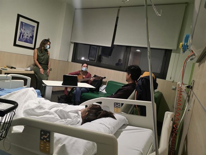 Quirónsalud Málaga y Fundación Olivares celebran un concierto navideño para pacientes hospitalizados