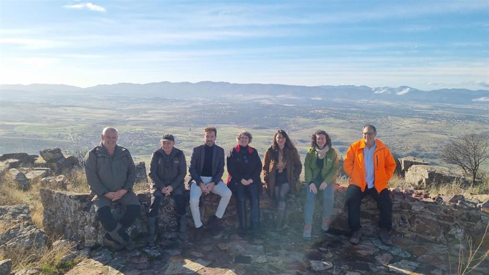 El Gobierno regional refuerza la prevención de incendios forestales con la adecuación del camino del Cordejón en La Estrella (Toledo).