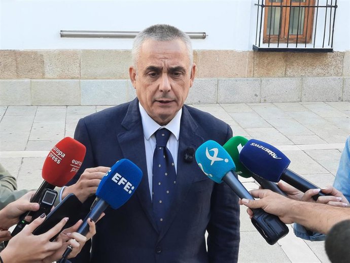 Archivo - Imagen de archivo del senador y cabeza de lista de Vox por la provincia de Badajoz en las elecciones autonómicas de Extremadura del 21D, Ángel Pelayo Gordillo