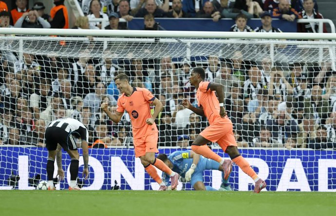 Archivo - 18 September 2025, United Kingdom, Newcastle: Barcelona's Marcus Rashford celebrates scoring their side's first goal of the game during the UEFA Champions League soccer match between Newcastle United and FC Barcelona at St. James' Park. Photo: R