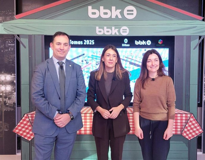 Asier Abaunza, Nora Sarasola y Lara Martín