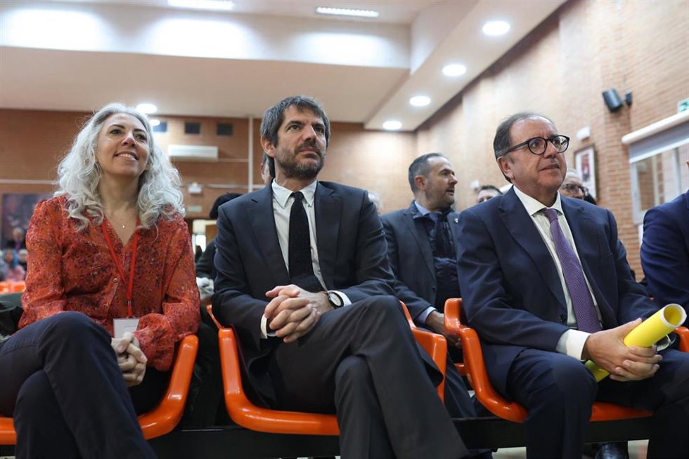 El Secretario General de Instituciones Penitenciarias, Ángel Luis Ortiz, y el ministro de Cultura, Ernest Urtasun, presentan un acuerdo para el desarrollo de un Programa de Intervención Cultural en los centros penitenciarios