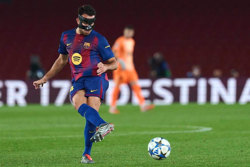 El central del FC Barcelona Eric Garcia en partido de Liga de Campeones