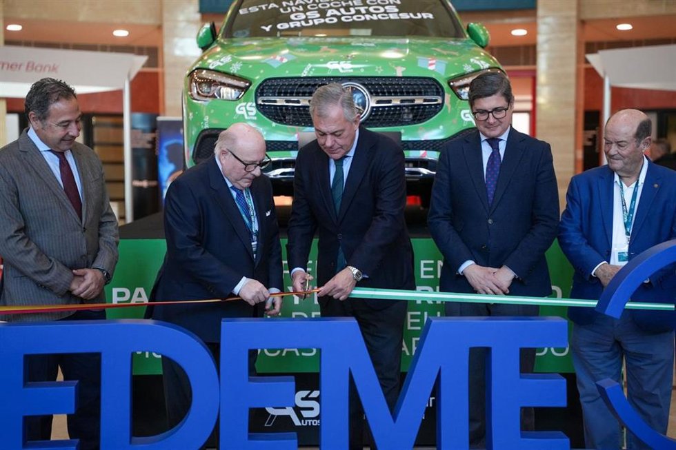 El alcalde de Sevilla, José Luis Sanz, en la XV edición del Salón del Motor en Fibes