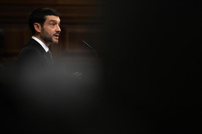 El ministro de Derechos Sociales, Pablo Bustinduy, durante una sesión plenaria en el Congreso, a 11 de diciembre de 2025, en Madrid (España). 