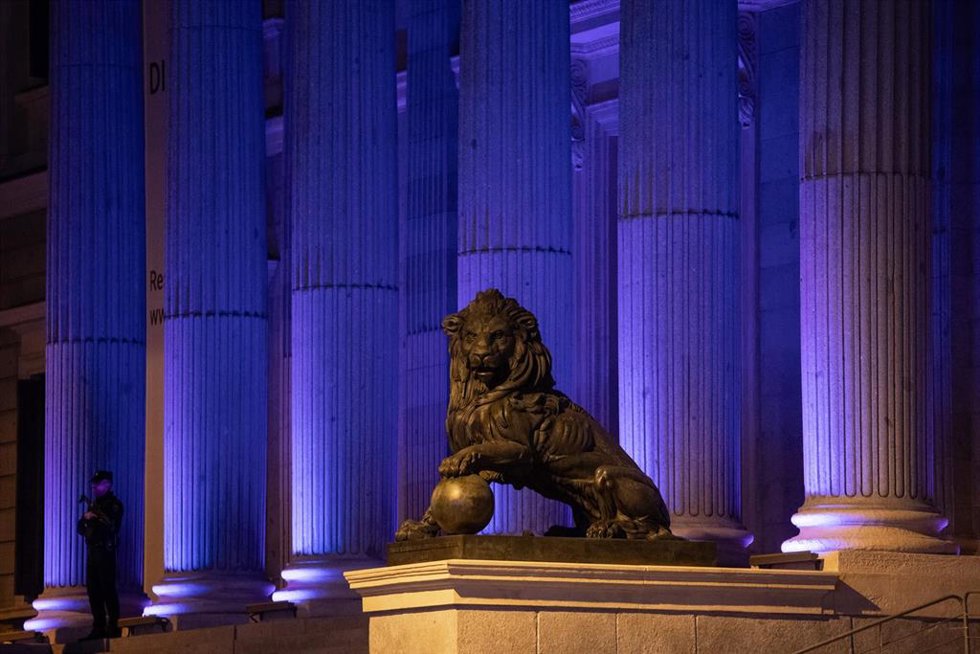 Archivo - La fachada del Congreso de los Diputados iluminada de color morado