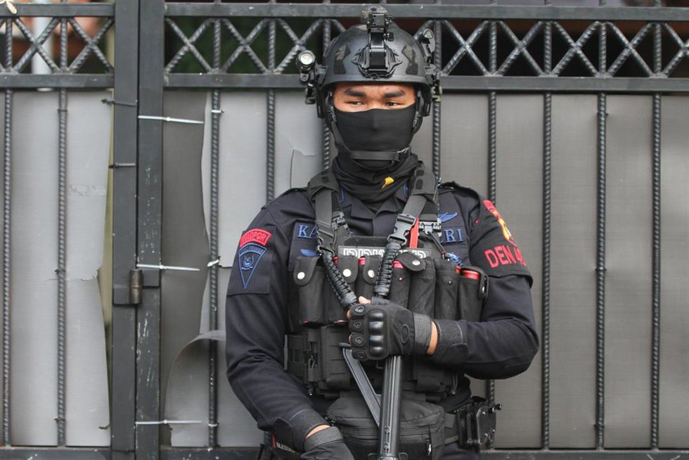 Archivo - Imagen de archivo de un agente de la Policía de Indonesia.