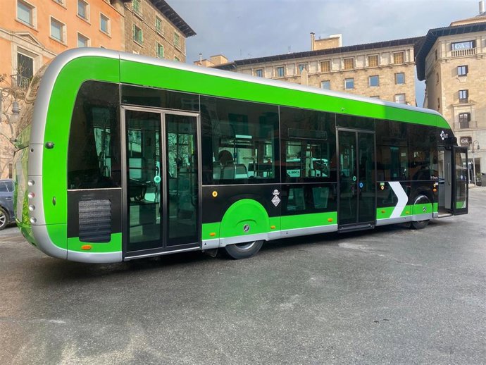 Archivo - Autobús eléctrico de la EMT