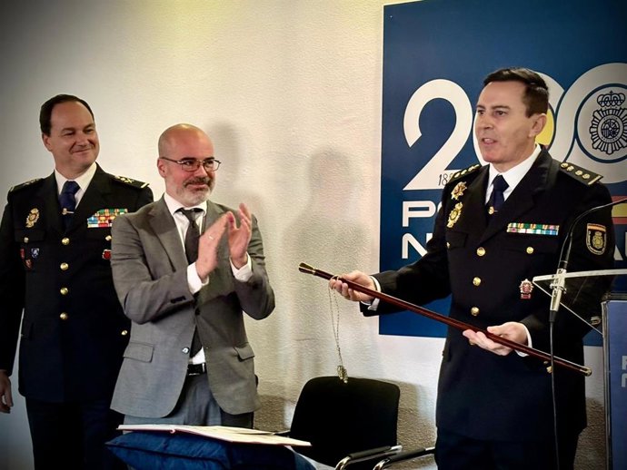 El comisario José Antonio Mateos Martín toma posesión como nuevo jefe de la Comisaría de Policía Nacional en Leganés acompañado del delegado del Gobierno en Madrid, Francisco Martín, y el jefe superior de Policía, Javier María Galván Ruiz