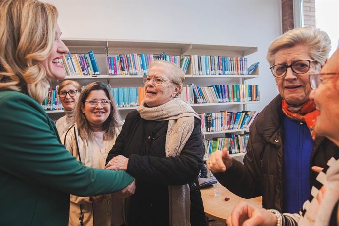 La ministra Pilar Alegría en su visita este jueves a Esplús (Huesca)