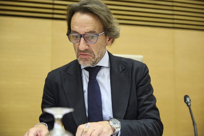 L'exsecretari autonòmic del Gabinet del President i Comunicació amb Mazón, José Manuel Cuenca, en la seua compareixença en la comissió per la dana, en el Congrés dels Diputats, a 1 de desembre del 2025, a Madrid (Espanya). 