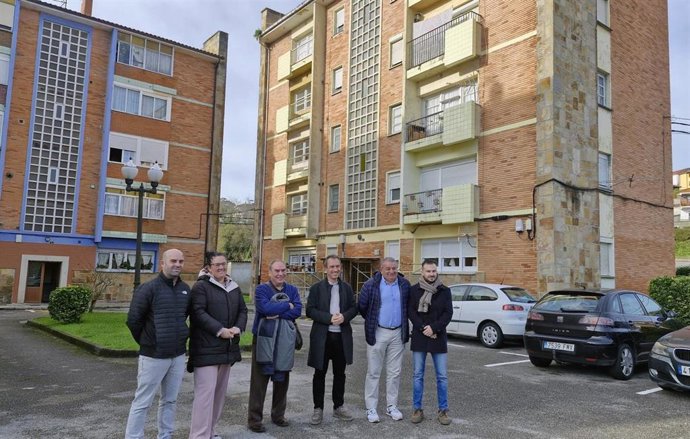 Visita del consejero de Ordenación de Territorio, Urbanismo, Vivienda y Derechos Ciudadanos, Ovidio Zapico, a Muros de Nalón.