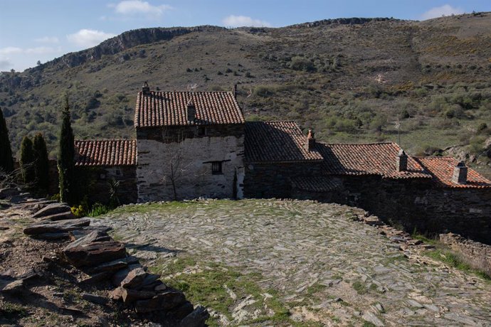Archivo - Vista general de Patones de Arriba, a 6 de abril de 2022, en Patones de Arriba, Madrid (España). 