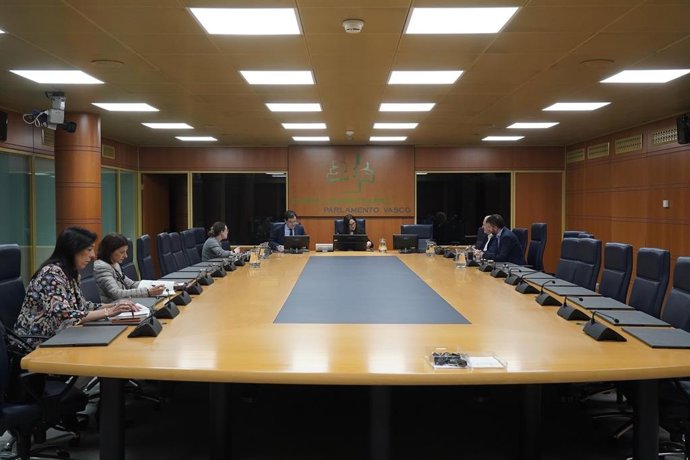 Esta ponencia tiene como finalidad establecer las bases para el desarrollo de leyes orientadas a mejorar la calidad democrática de Euskadi