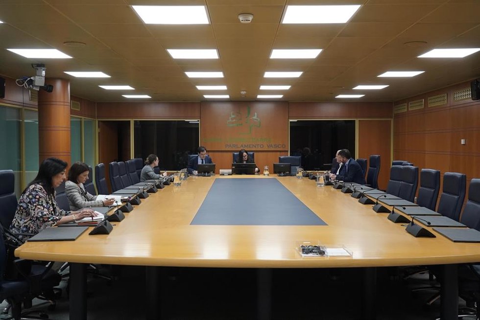 Esta ponencia tiene como finalidad establecer las bases para el desarrollo de leyes orientadas a mejorar la calidad democrática de Euskadi