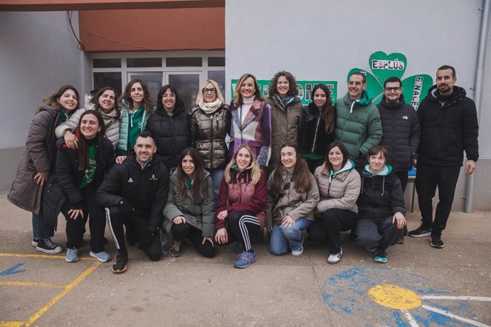 La ministra de Educación, Pilar Alegría, ha visitado la localidad de Esplús.