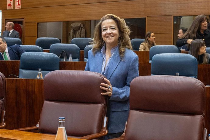 La consejera de Sanidad de la Comunidad de Madrid, Fátima Matute, durante una sesión plenaria en la Asamblea de Madrid, a 11 de diciembre de 2025, en Madrid (España)