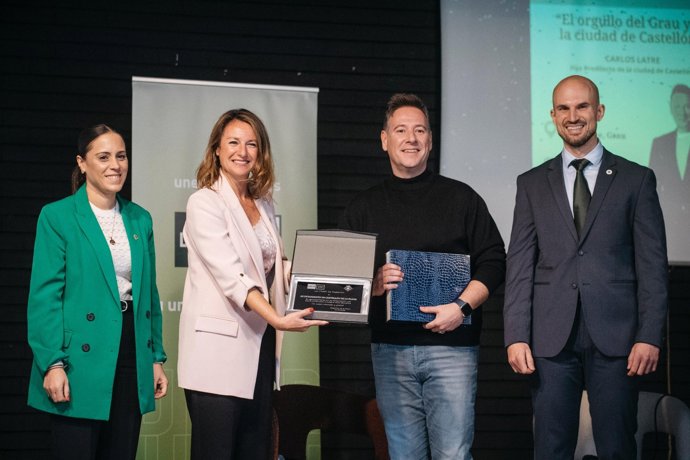 El humorista Carlos Latre protagoniza una jornada del Aula UNED Senior en el Grao de Castelló