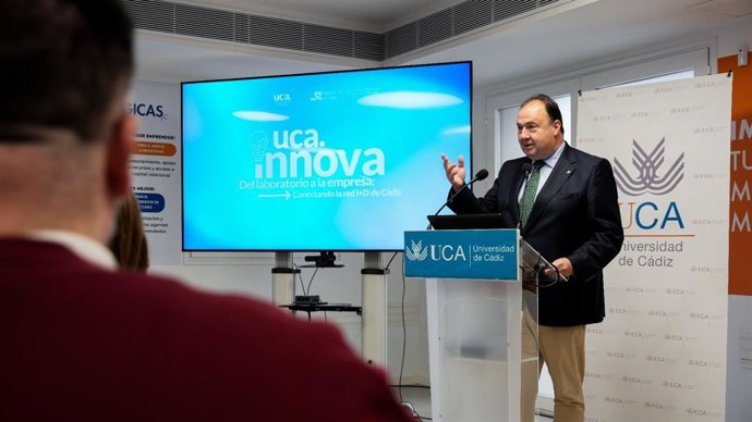 El rector de la Universidad de Cádiz en la jornada UCAInnova 2025.