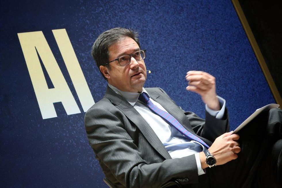 Archivo - El ministro para la Transformación Digital y de la Función Pública, Óscar López, en la rueda de prensa posterior a la reunión del Consejo Internacional de IA celebrada este jueves en la sede del ministerio, a 11 de diciembre de 2025, en Madrid