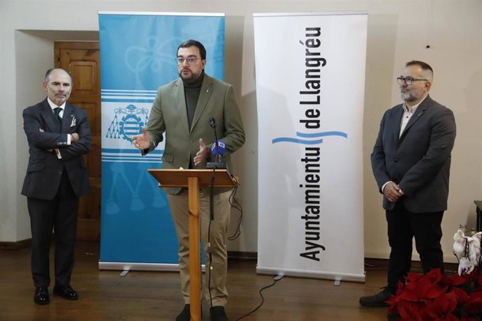 El presidente del Principado de Asturias, Adrián Barbón, asiste a la inauguración de la sede de las cátedras de Cultura Minera y la Sidra en Langreo