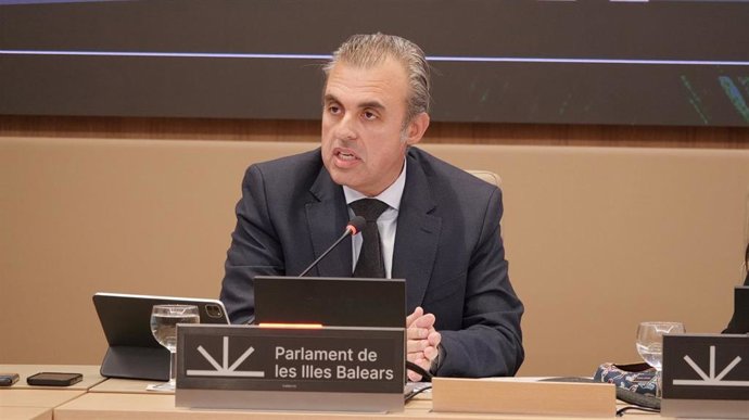 El conseller de Educación y Universidades, Antoni Vera.