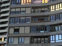 Varios vecinos reciben asistencia sanitaria tras el incendio en el edificio de Leonardo Torres Quevedo