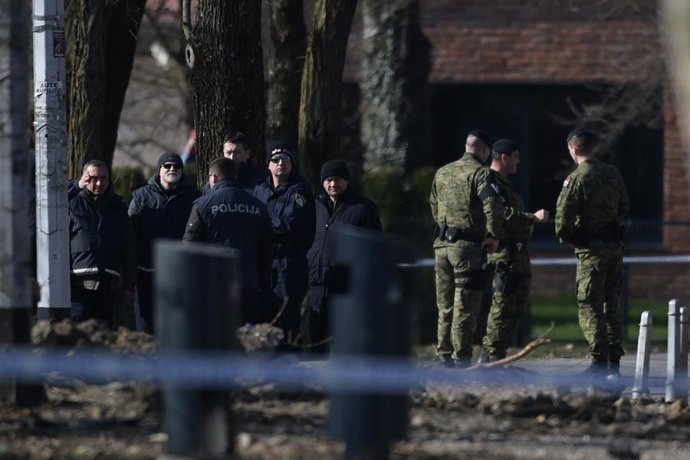 Archivo - ZAGREB, March 12, 2022  -- Police conduct an investigation in cooperation with military police after an unidentified military drone crashed in the area of Jaraun, Zagreb on March 10, 2022. An unmanned drone that crashed in the Jarun area of sout