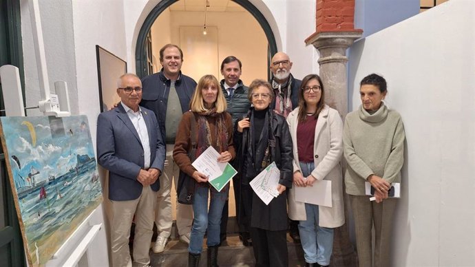 Foto de familia con las ganadoras de la cuarta edición del concurso Un Parque con Arte, una iniciativa de la Delegación Territorial de Sostenibilidad y Medio Ambiente de la Junta de Andalucía en la provincia de Cádiz.