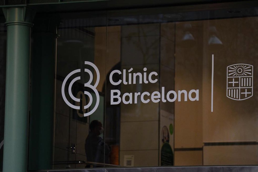 Archivo - Entrada del Hospital Clínic de Barcelona