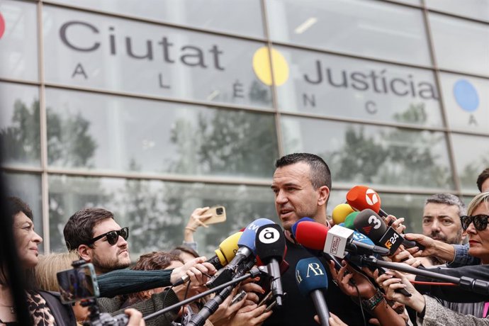 Archivo - Arxiu - El president de la Diputació de València, Vicente Mompó, oferix declaracions als mitjans a la seua arribada a declarar com a testimoni, en la causa que investiga la gestió de la dana