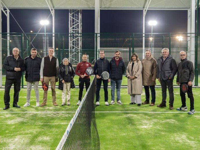 Capellán visita las dos nuevas pistas de pádel de Haro cofinanciadas por el Gobierno de La Rioja