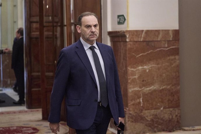 El exministro José Luis Ábalos a su llegada a una sesión plenaria en el Congreso de los Diputados, a 13 de noviembre de 2025, en Madrid (España). 
